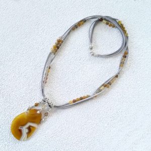 Ожерелье из агата
